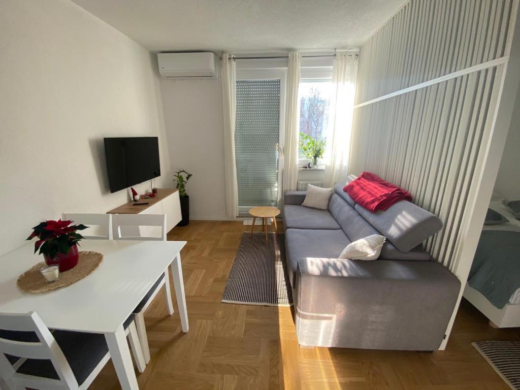 Studio Apartman Ana زغرب المظهر الخارجي الصورة